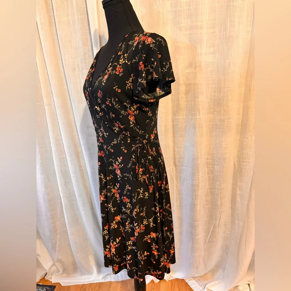 Kaileigh Black Floral Wrap Midi Dress with Red Accent - Picture 4 of 8